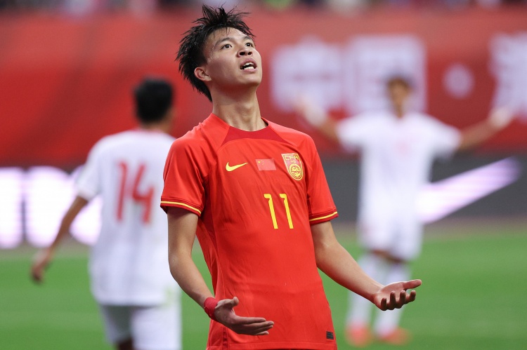 足球報(bào)：張玉寧、塞爾吉尼奧位置穩(wěn)固，王鈺棟大概率首發(fā)