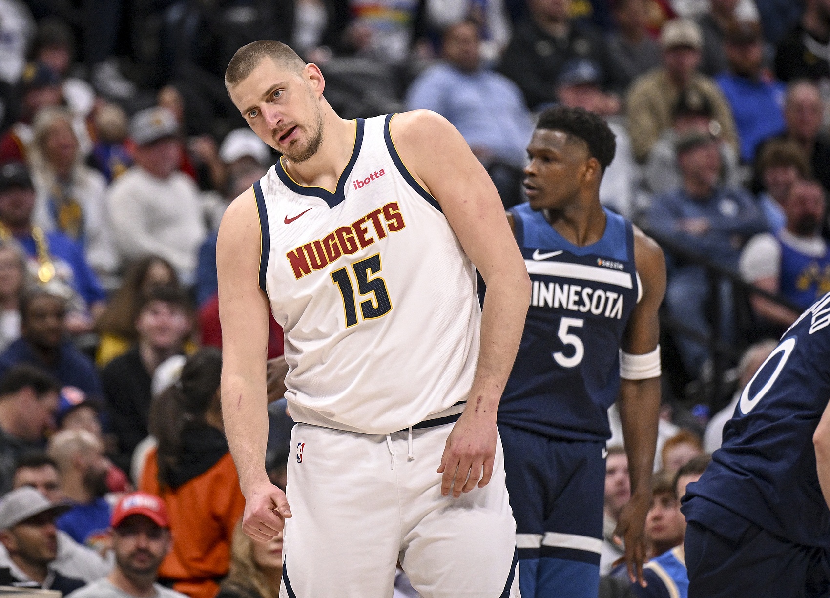 考辛斯：個(gè)人魅力是超巨的重要標(biāo)準(zhǔn) 比如約基奇你就無法推銷他