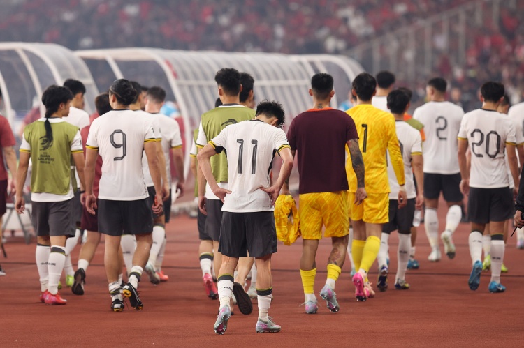 足球報：國足選帥難度大，建議接軌主流、全面研判、提升預(yù)算