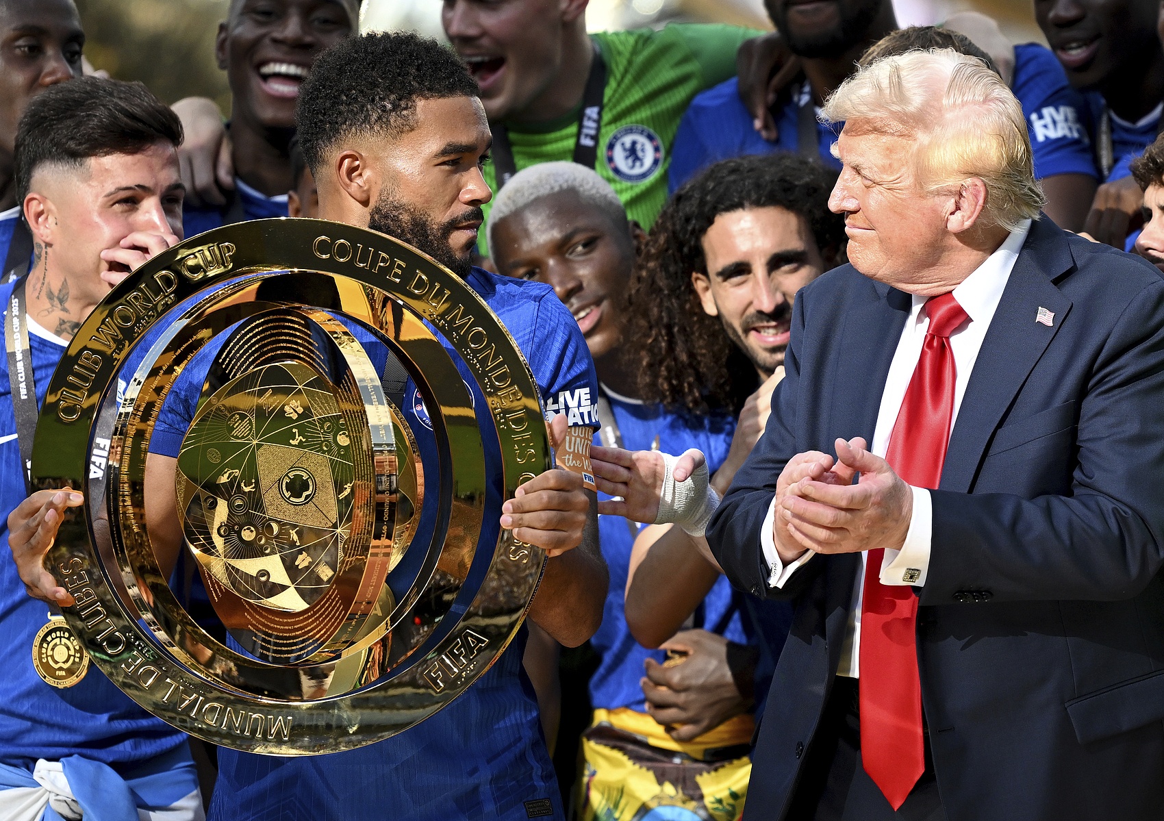 馬卡：特朗普考慮頒布法令，讓足球在美國從soccer改稱為football