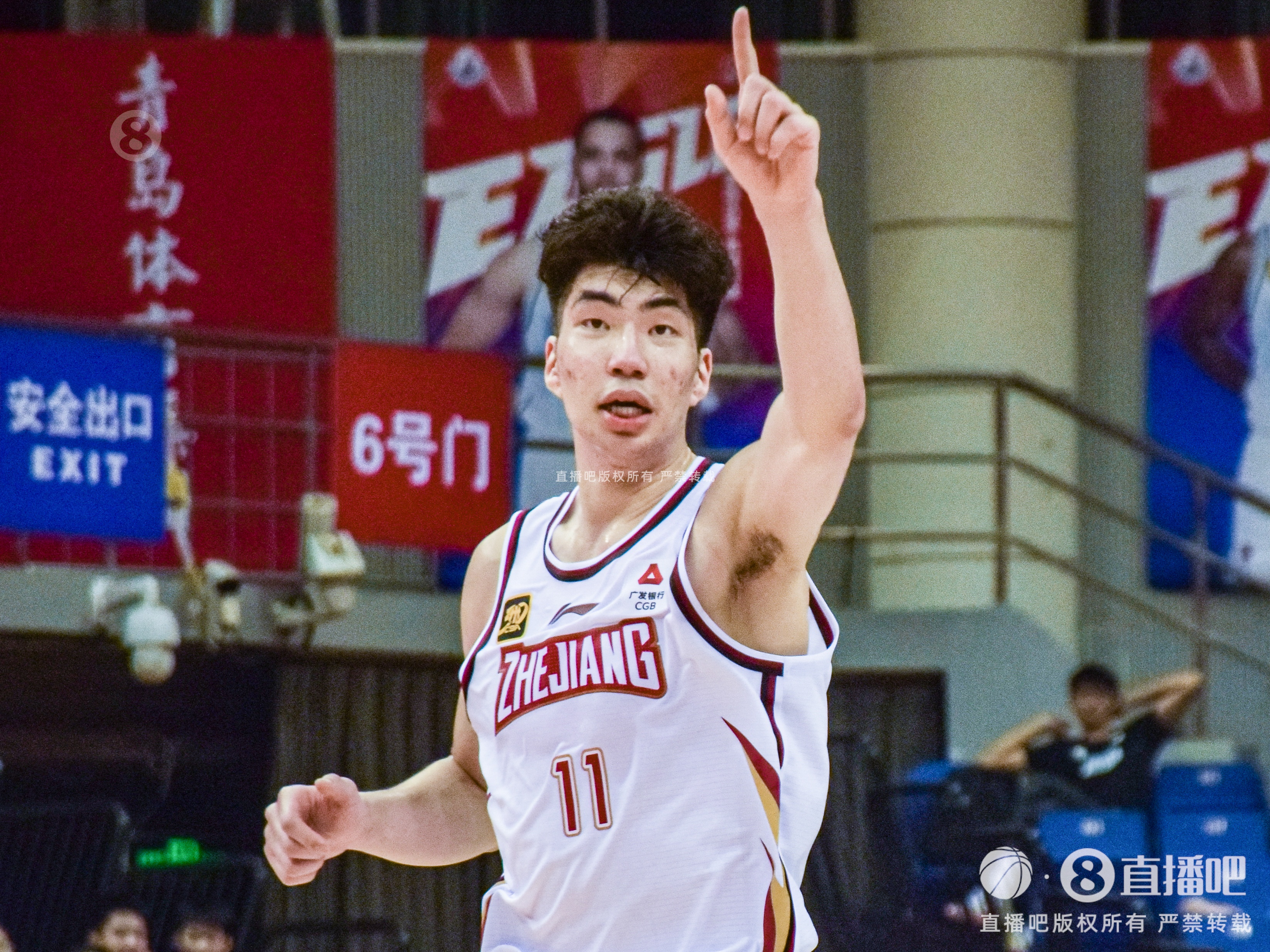 余嘉豪曾手握多份NCAA名校的邀請(qǐng)函 因疫情中斷了留洋之旅