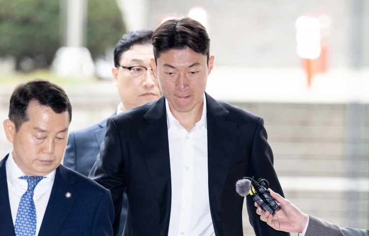 非法拍性愛(ài)視頻！韓足協(xié)官方：黃義助被永久除名，在國(guó)內(nèi)遭禁足