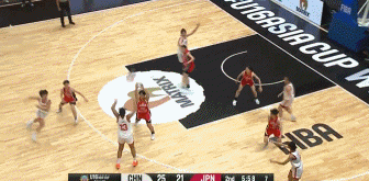 真強硬！U16湯雅童籃下低位接球 轉(zhuǎn)身硬吃打進！