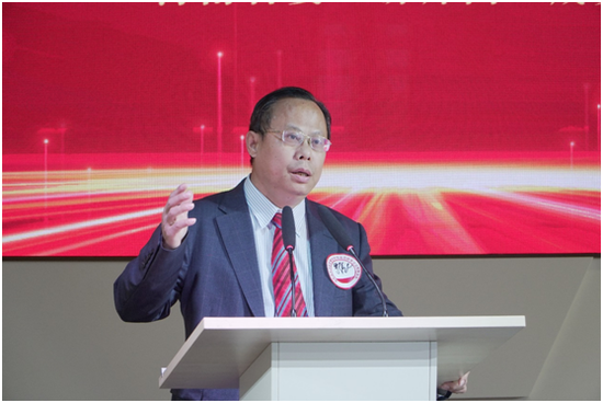 海南政法職業(yè)學(xué)院副院長、海南省委“講師團(tuán)”成員、教授、博士生導(dǎo)師朱錦茂。符敦孝攝